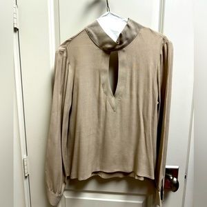 Ontwelfth taupe blouse size M.